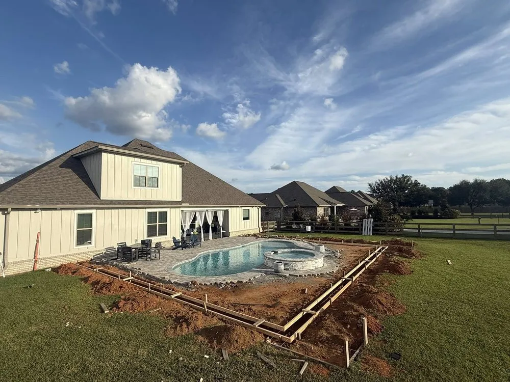 Expert yard cleanup service for homes in Daphne, AL by Andrews Lawn & Garden