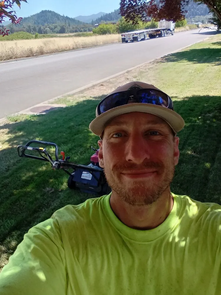 Expert lawn mowing service experts serving Roseburg, OR - Andrews Quality Lawncare