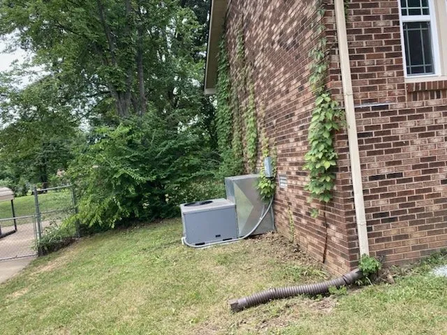 Professional garden landscaping for homes across Clarksville, TN - Androws Lawn and Landscaping