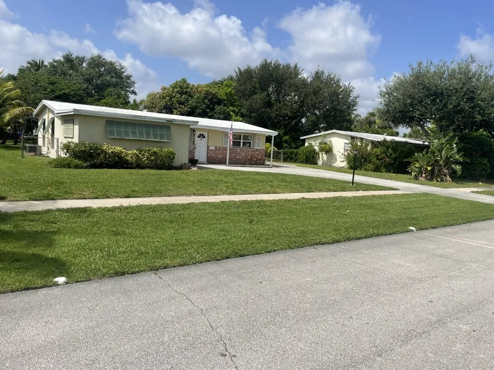 Custom landscaping services experts serving West Palm Beach, FL - Anel's Lawn Care