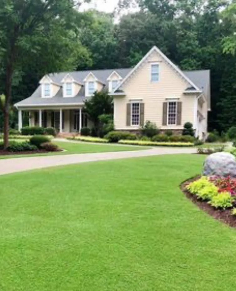 Top-rated lawn care service in Longview, TX - Angel & Osiel