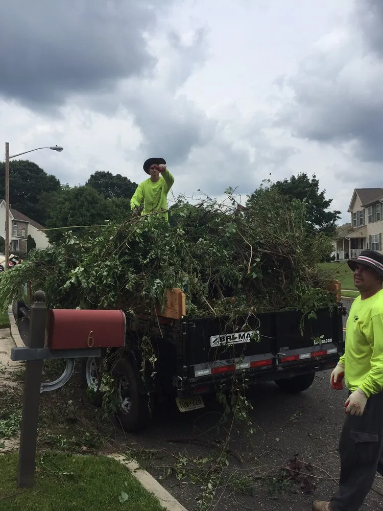 Custom garden landscaping in Hamilton, NJ by Angel Del Paraiso