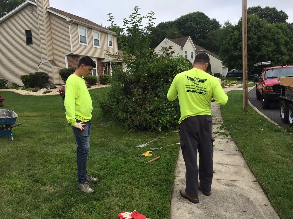 Custom yard maintenance in Hamilton, NJ - Angel Del Paraiso