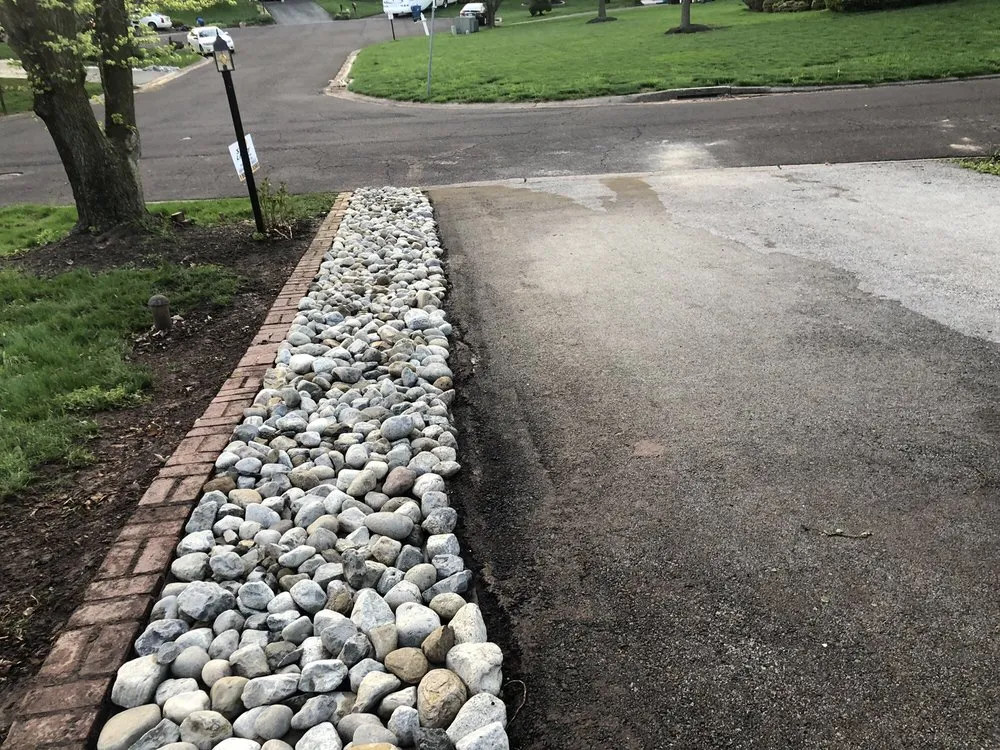 Custom lawn care service for residential properties in Hamilton, NJ by Angel Del Paraiso