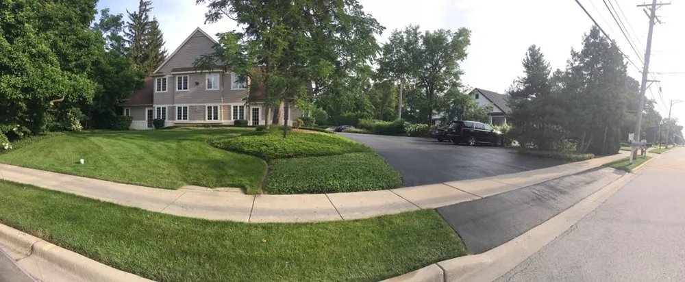 Reliable landscaping services in Mundelein, IL by Angeles Landscaping