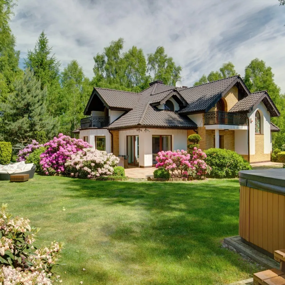 Expert lawn care service in Aurora, IL - Angeles Tree Services