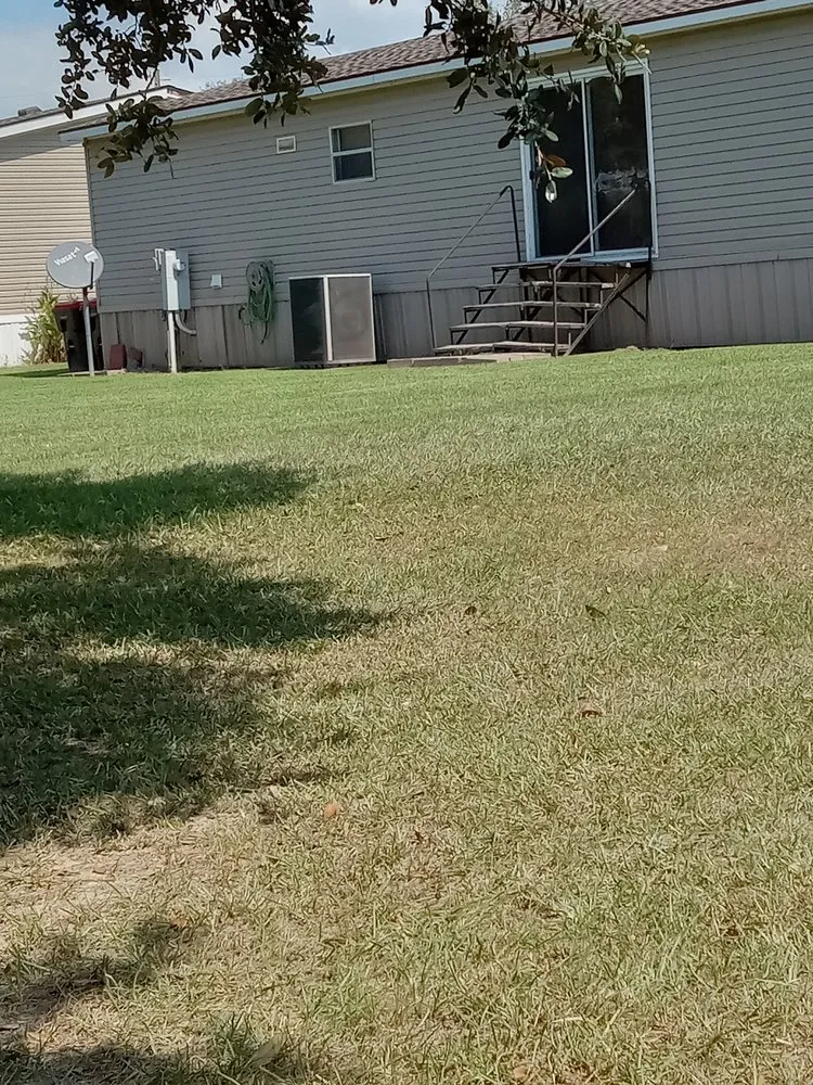 Top-rated lawn mowing service with custom design across Lafayette, LA - Angelles Lawn, Tree and Pressure Washing