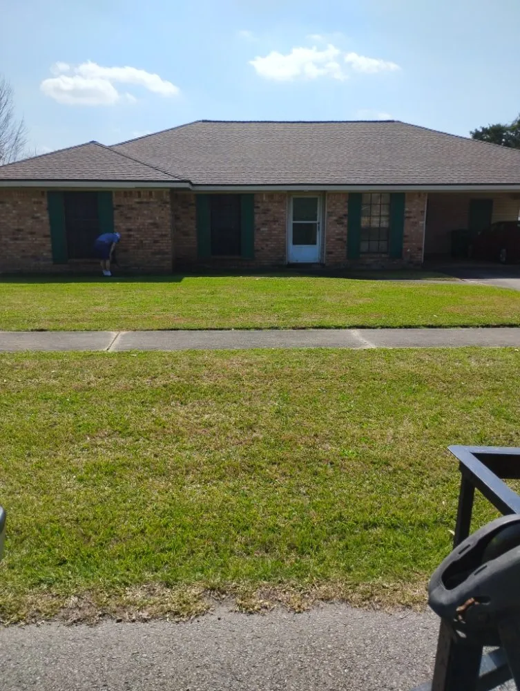 Custom lawn care service in Lafayette, LA - Angelles Lawn, Tree and Pressure Washing