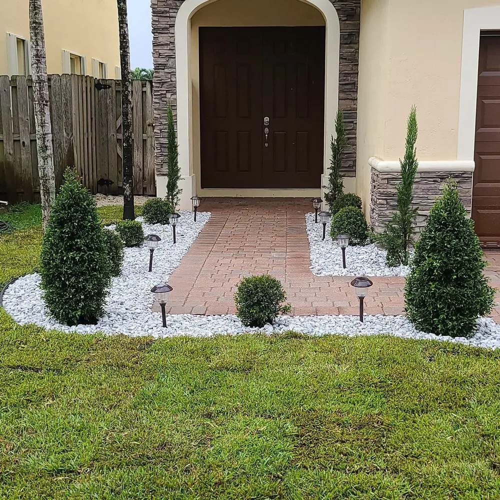 Reliable yard cleanup service experts serving Fort Lauderdale, FL - Angelo Landscaping Services