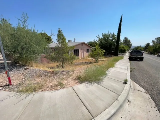 Custom lawn care service in Cottonwood, AZ - Angelo's Landscape Maintenance