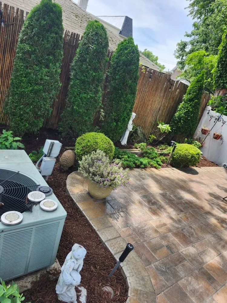 Expert lawn mowing service in Flushing, NY - Angel's Landscaping