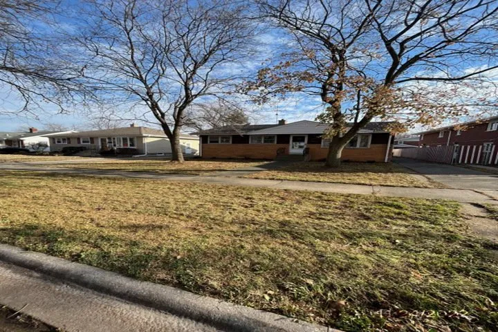 Top-rated garden landscaping experts serving Lansing, IL - Angel's Lawn Maintenance