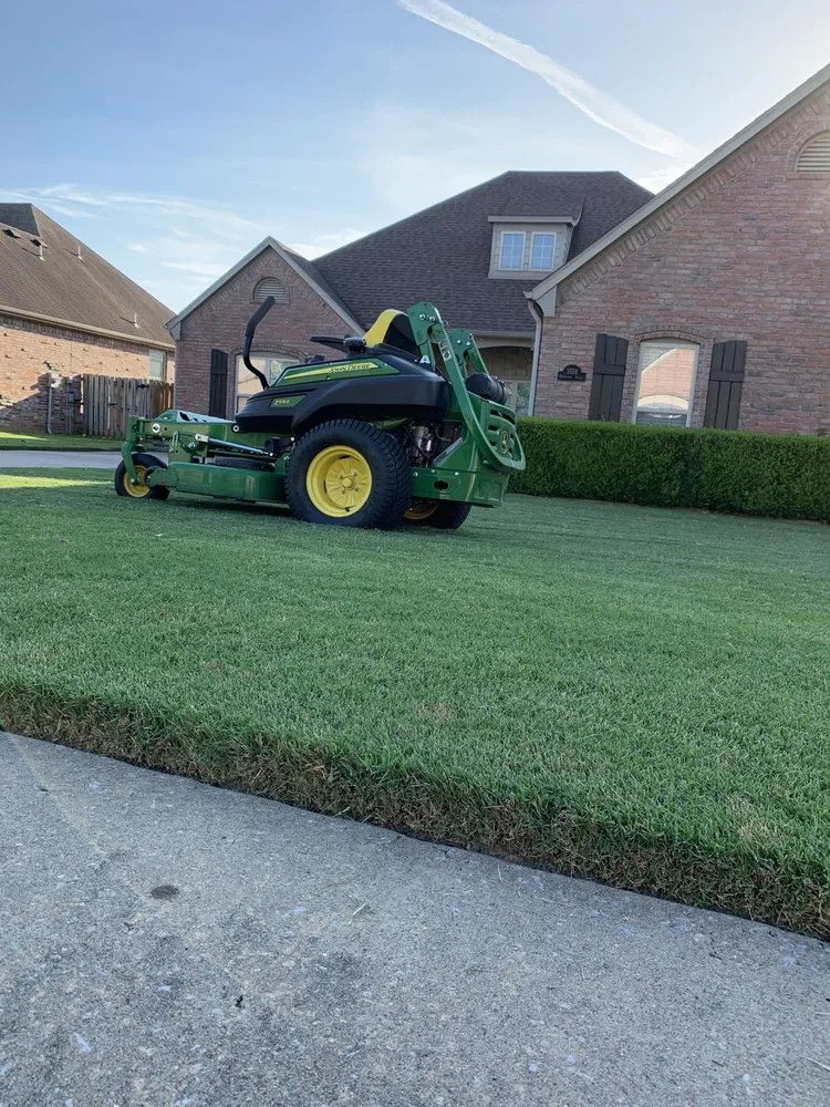 Top-rated yard maintenance in Rogers, AR by Angel's Lawn Service