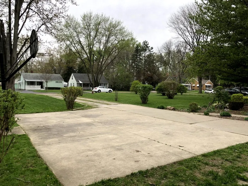 Professional lawn care service in Toledo, OH - Angel's Lawn Service