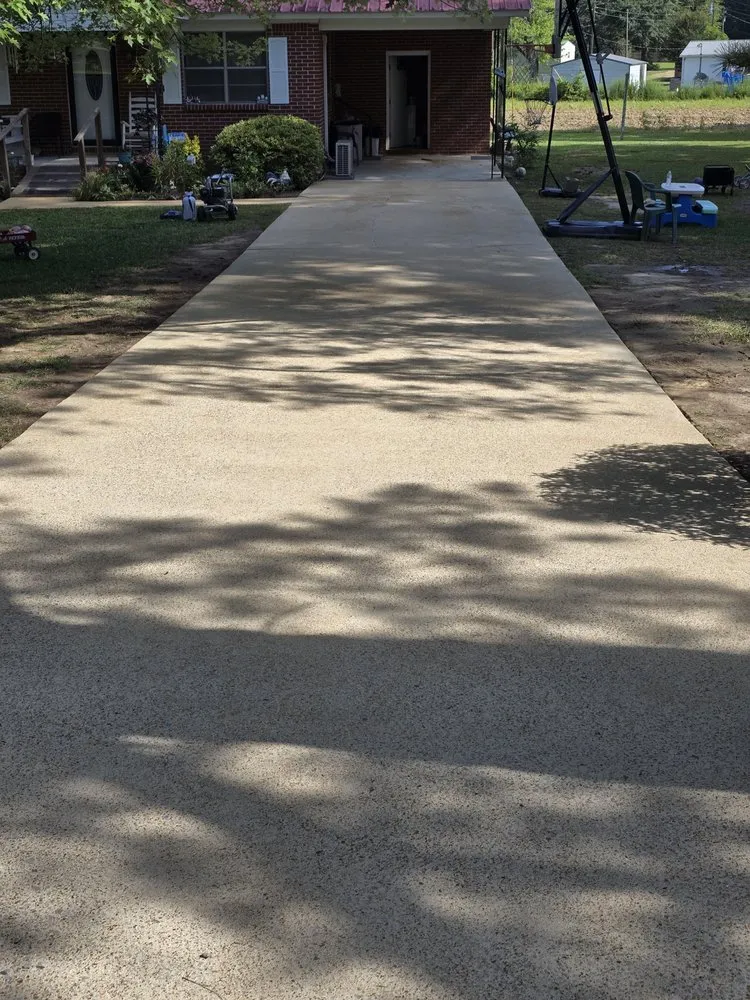 Affordable outdoor landscaping experts serving Centre, AL - Angles Lawncare & More