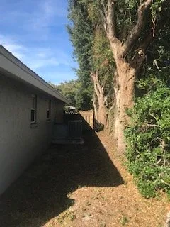 Trusted yard cleanup service for residential properties in Sarasota, FL by Anglo American Services