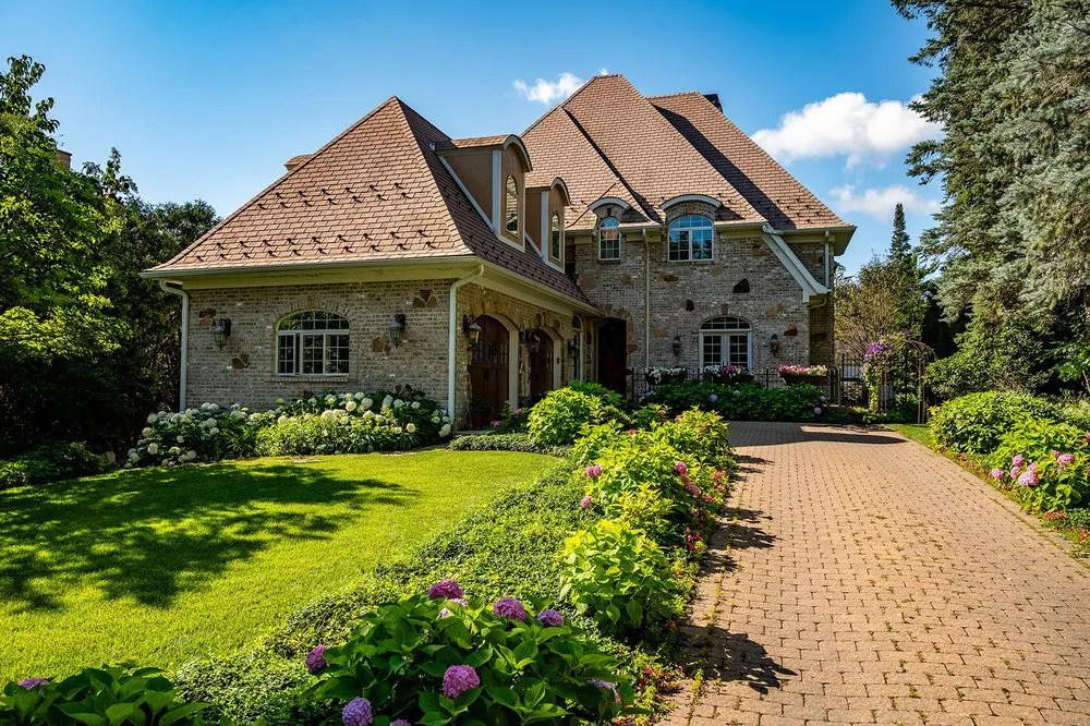 Custom lawn care service in Pensacola, FL - Annaniki