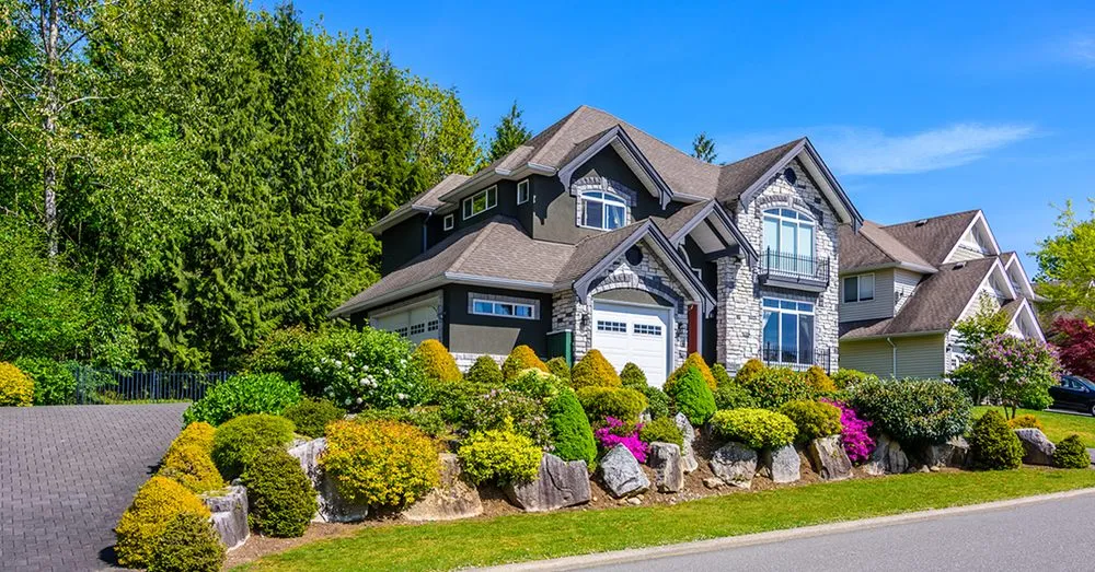 Top-rated lawn care service for beautiful yards across Pensacola, FL - Annaniki