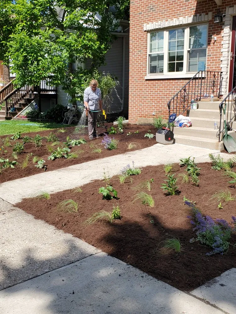 Custom residential landscaping in Chicago, IL - Anne Roberts Gardens