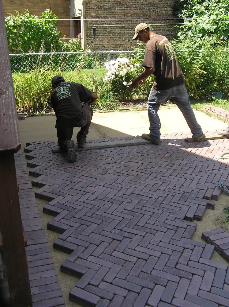 Reliable yard cleanup service for year-round maintenance in Chicago, IL by Anne Roberts Gardens