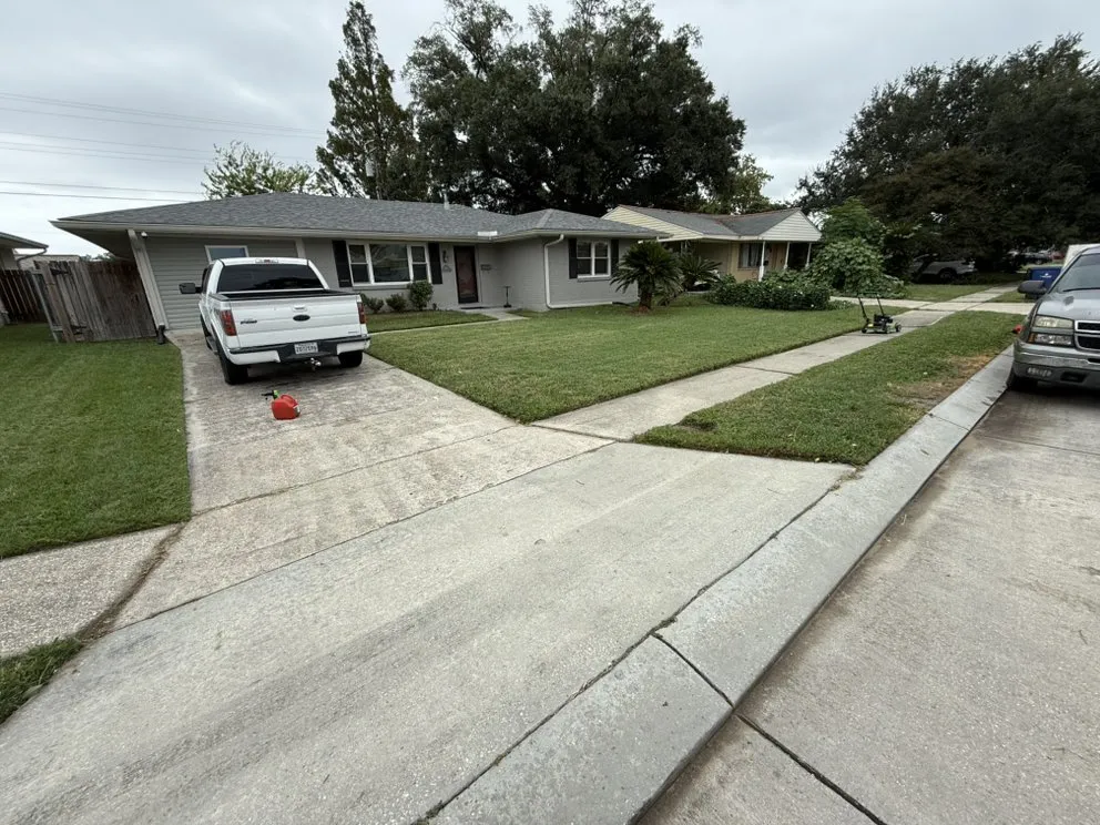 Professional yard maintenance in Metairie, LA by Anonymous Landscape