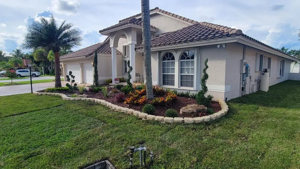 Expert yard cleanup service for beautiful yards across Fort Lauderdale, FL - AnR Landscaping