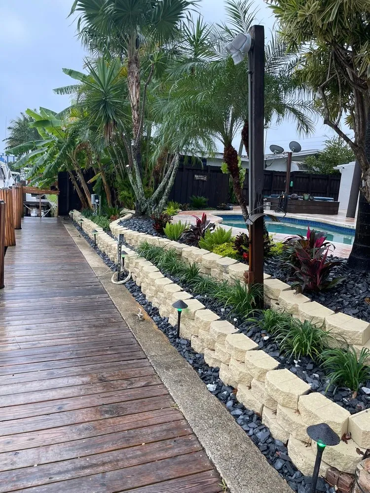 Custom residential landscaping in Fort Lauderdale, FL by AnR Landscaping