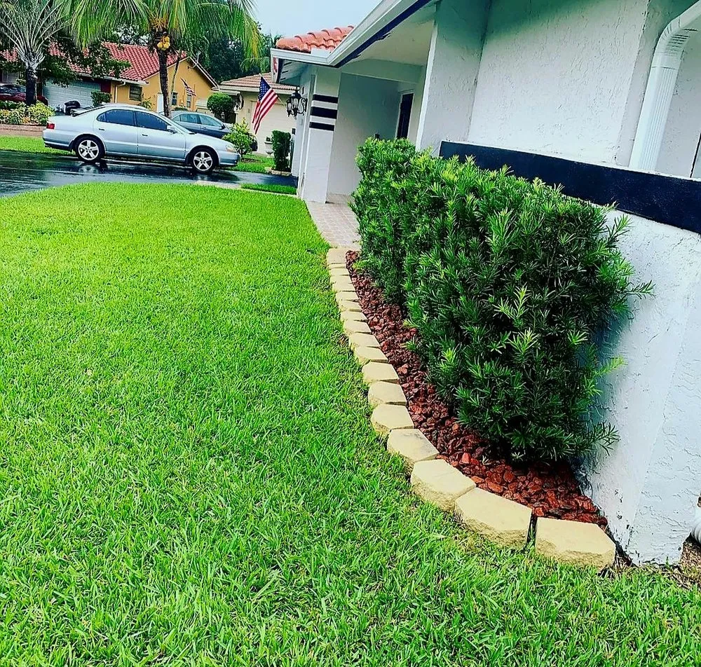 Expert lawn mowing service experts serving Fort Lauderdale, FL - AnR Landscaping