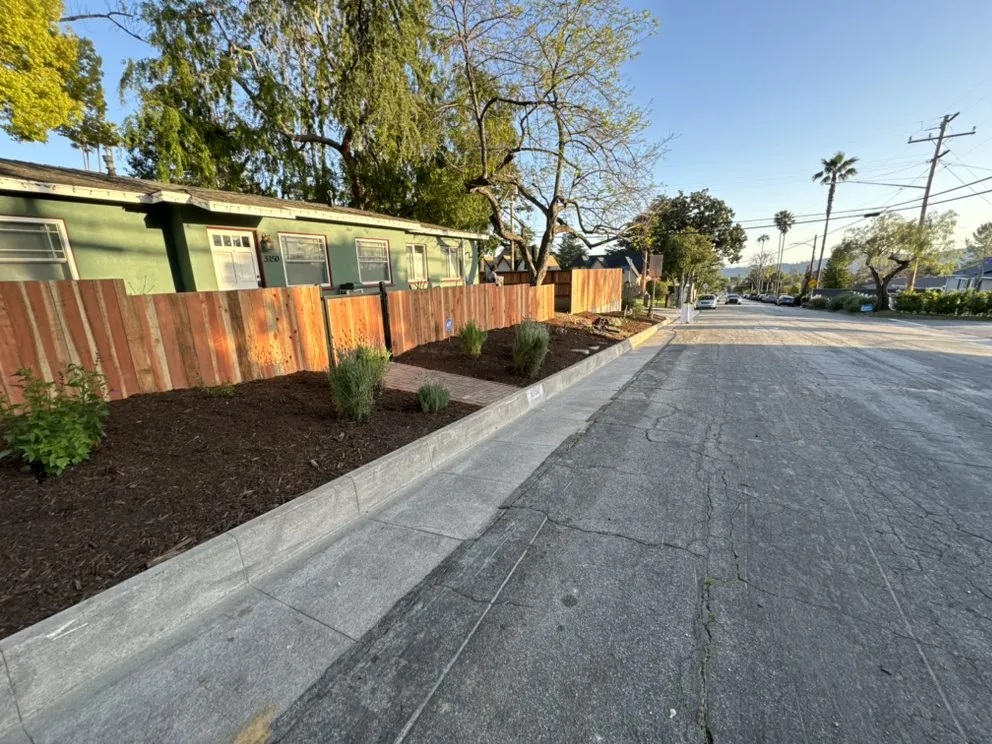 Custom lawn mowing service experts serving Pasadena, CA - Anthony gardens service