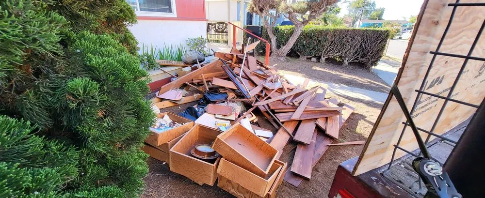 Custom yard maintenance experts serving Spring Valley, CA - Anthonys landcaping and hauling services