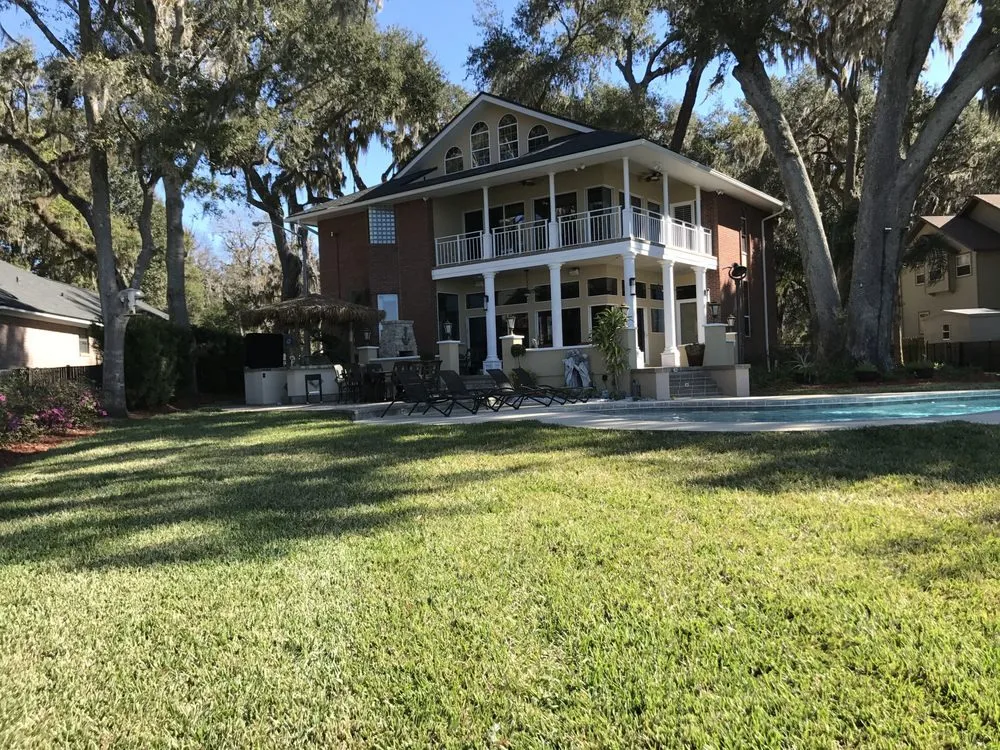 Custom garden landscaping in Jacksonville, FL - Antones Lawn Maintenance