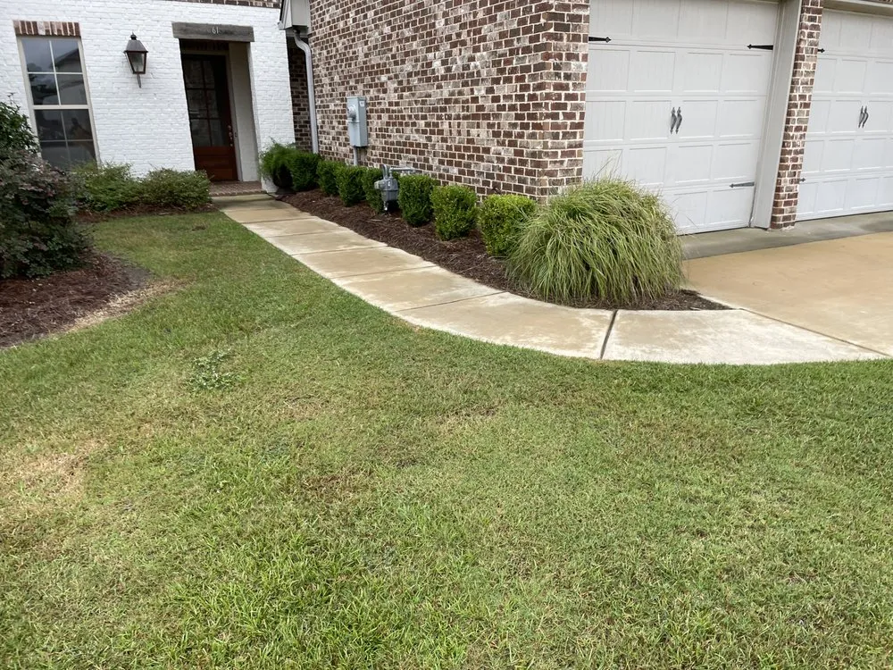 Top-rated garden landscaping in Jackson, MS by Antonio Pro Lawn Care