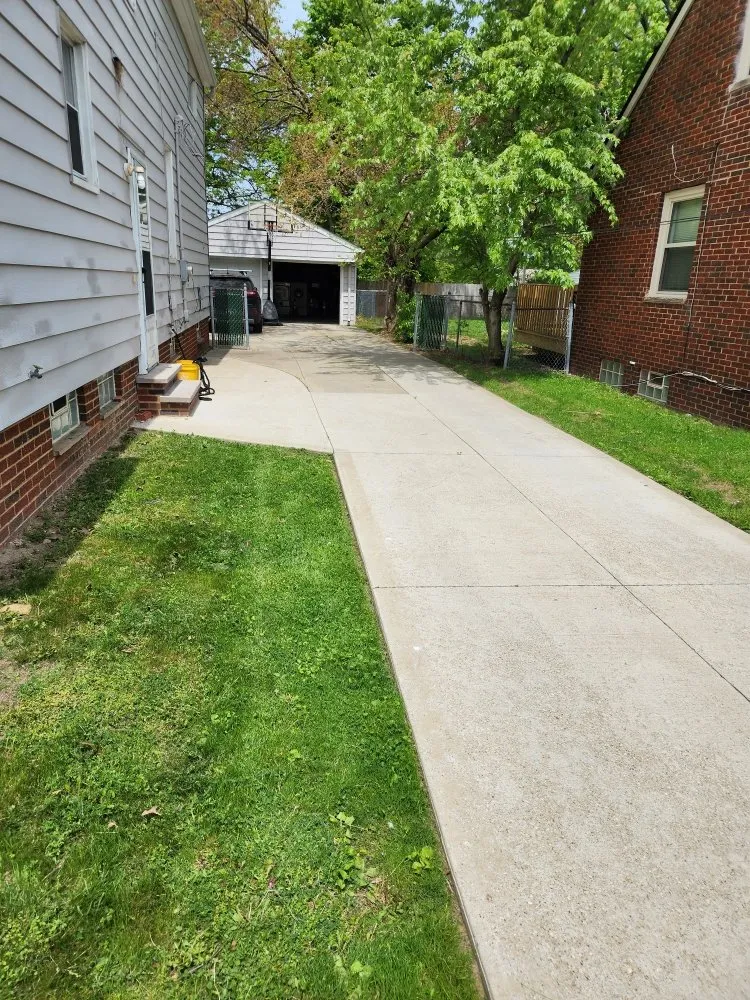 Top-rated yard maintenance in Cleveland, OH by Antonio Wyckoff's Lawn Services