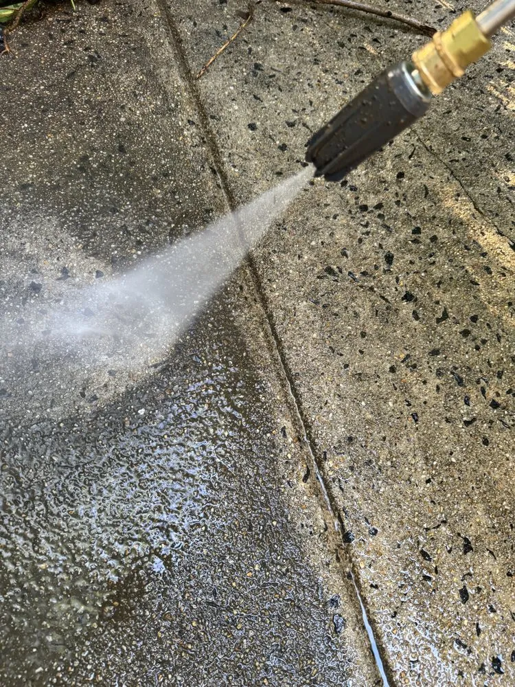 Affordable lawn care service for year-round maintenance in Catlett, VA by Antonio’s Detailing & pressure washing services