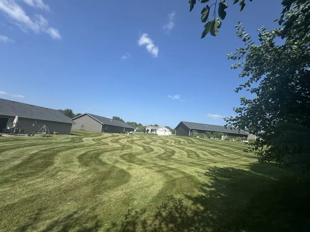 Affordable lawn mowing service experts serving Urbandale, IA - Antonios mobile detailing