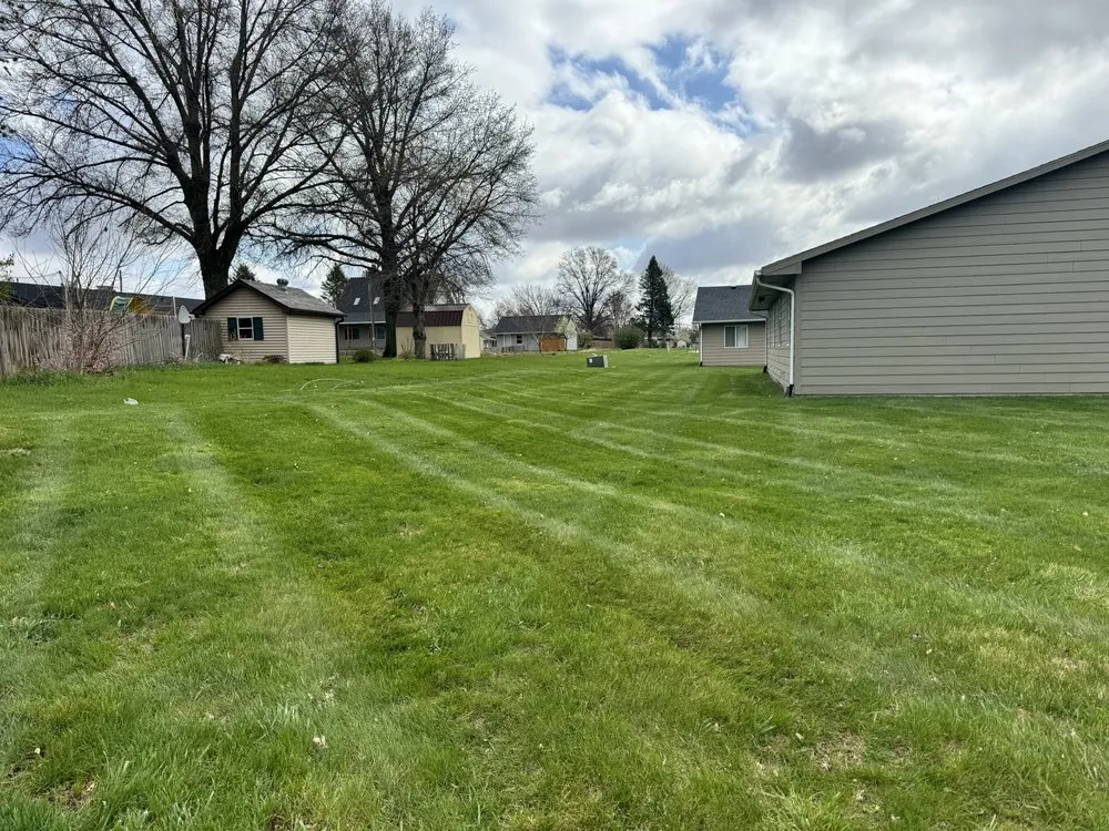 Expert garden landscaping experts serving Urbandale, IA - Antonios mobile detailing