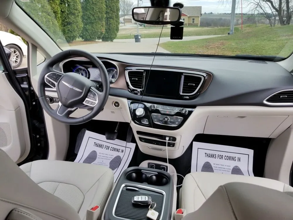 Affordable yard cleanup service experts serving Urbandale, IA - Antonios mobile detailing