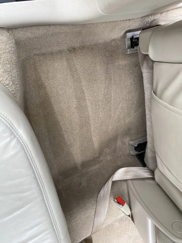 Top-rated lawn mowing service in Urbandale, IA - Antonios mobile detailing