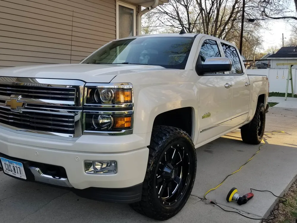 Affordable landscaping services experts serving Urbandale, IA - Antonios mobile detailing