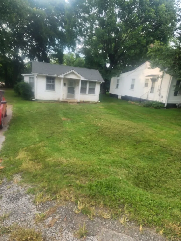 Local residential landscaping in Murfreesboro, TN by Antwan Lawn Care Services