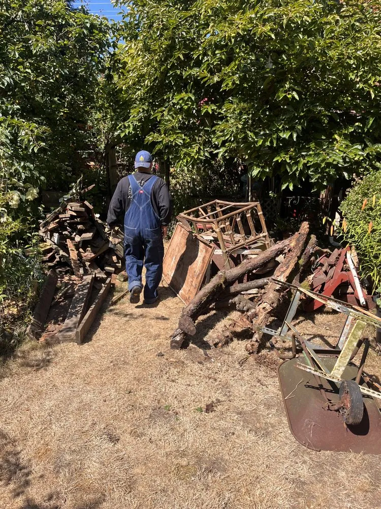 Custom yard cleanup service in Seattle, WA - Anytime Hauling & Labour Services