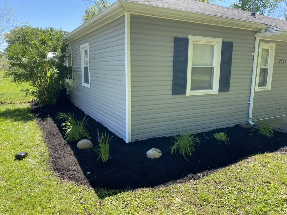 Affordable outdoor landscaping in Fort Wayne, IN by Aoadrivellc