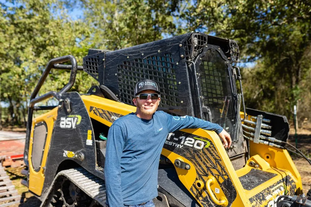 Affordable yard cleanup service for beautiful yards across Robinson, TX - Apache Mulching