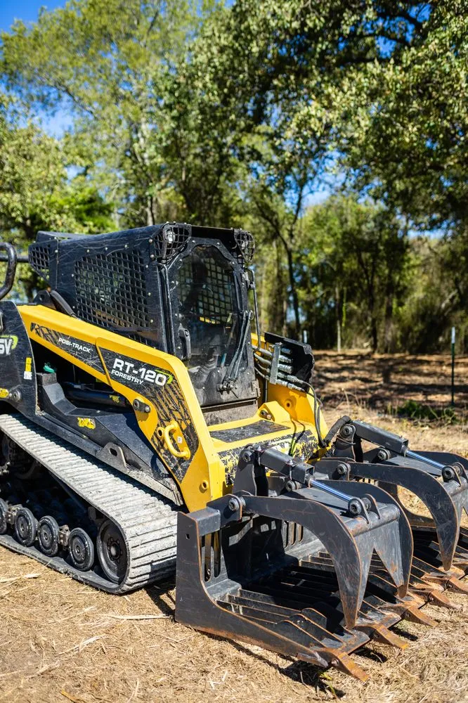 Expert residential landscaping for beautiful yards across Robinson, TX - Apache Mulching