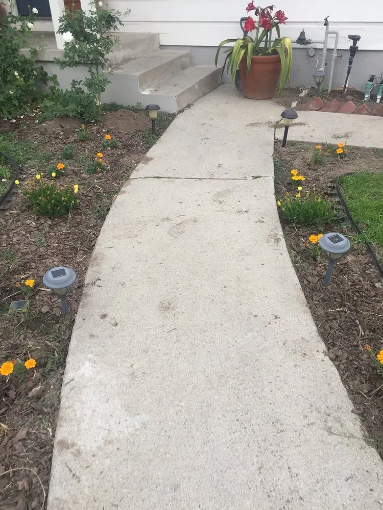 Expert lawn mowing service for homes in Panorama City, CA by Aparicio Gardening