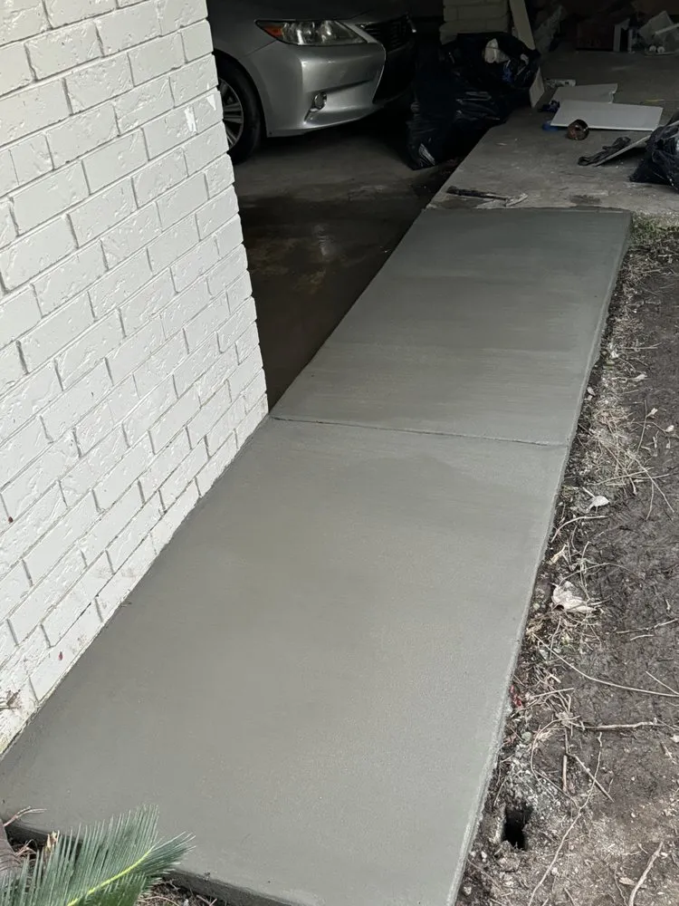 Custom lawn mowing service in Baton Rouge, LA by Apex Construction Group