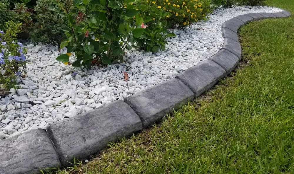 Top-rated yard cleanup service in Winter Garden, FL - Apex Custom Curbing