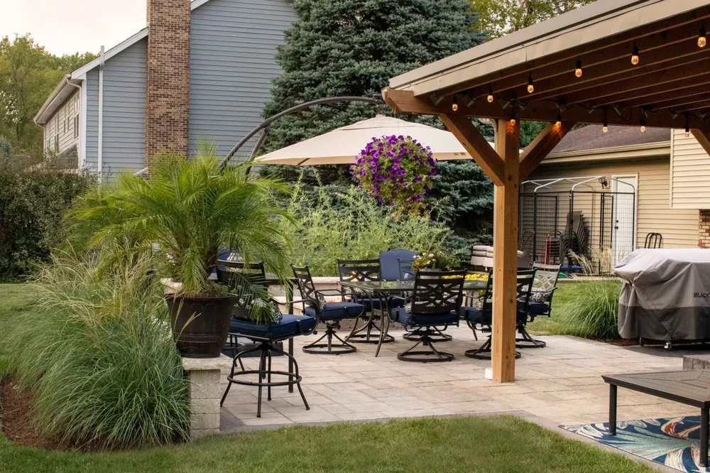 Expert garden landscaping in Hawthorn Woods, IL - Apex Landscaping