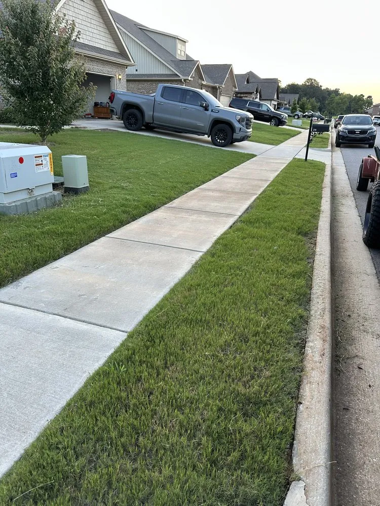 Reliable yard maintenance with custom design in Huntsville, AL by Apex Lawn Care