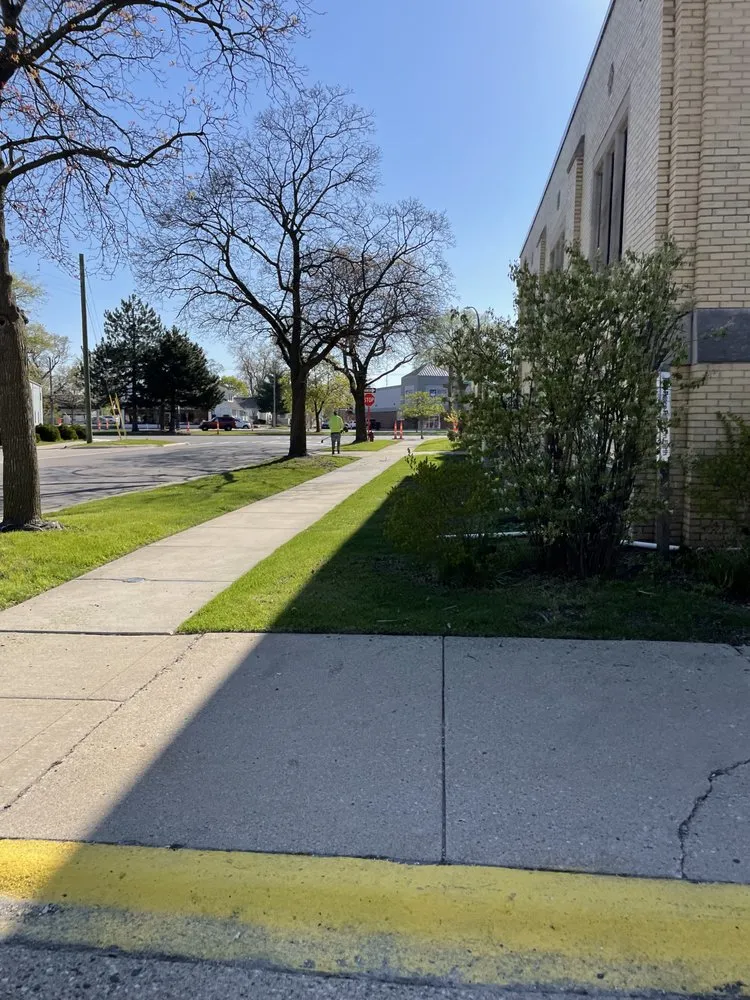 Local yard maintenance experts serving Ferndale, MI - Apex Outdoor Services